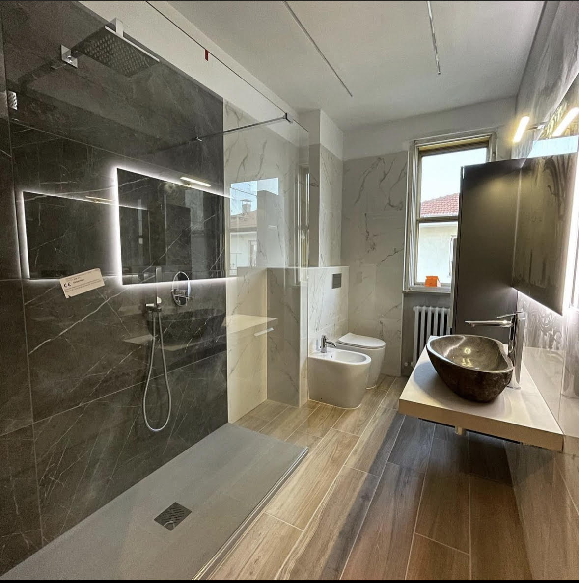 Bagno moderno completato