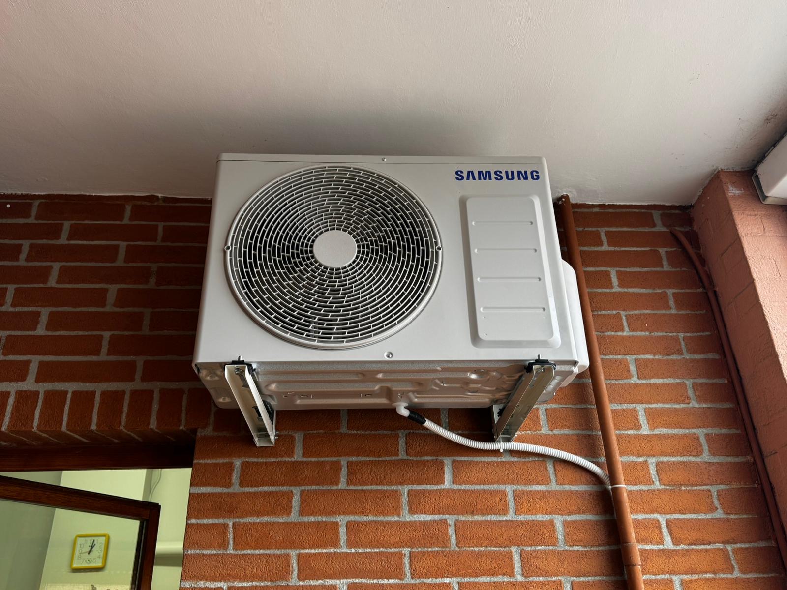 Unità esterna di climatizzazione Samsung installata